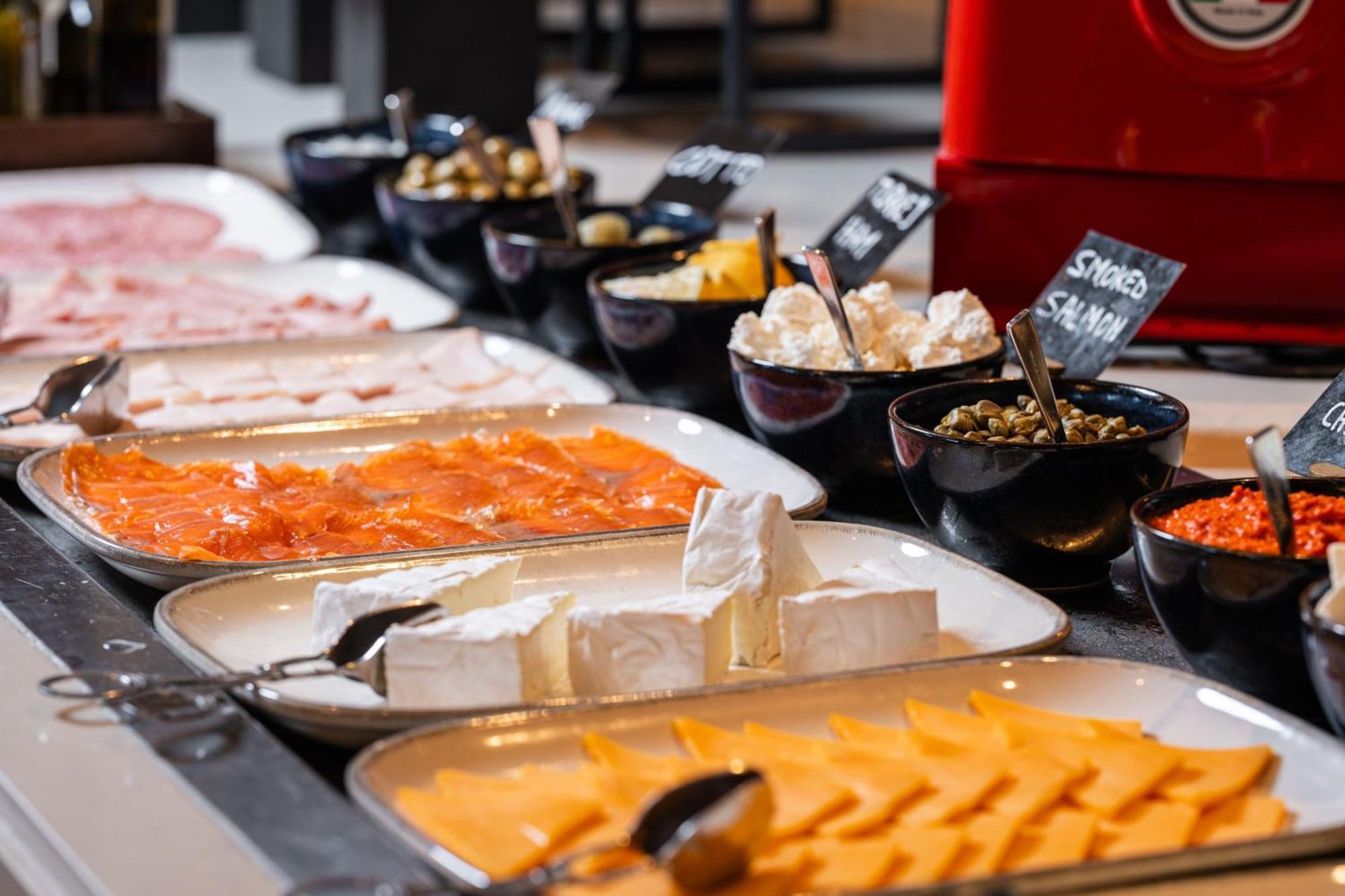 Tirana Marriott Hotel מראה חיצוני תמונה