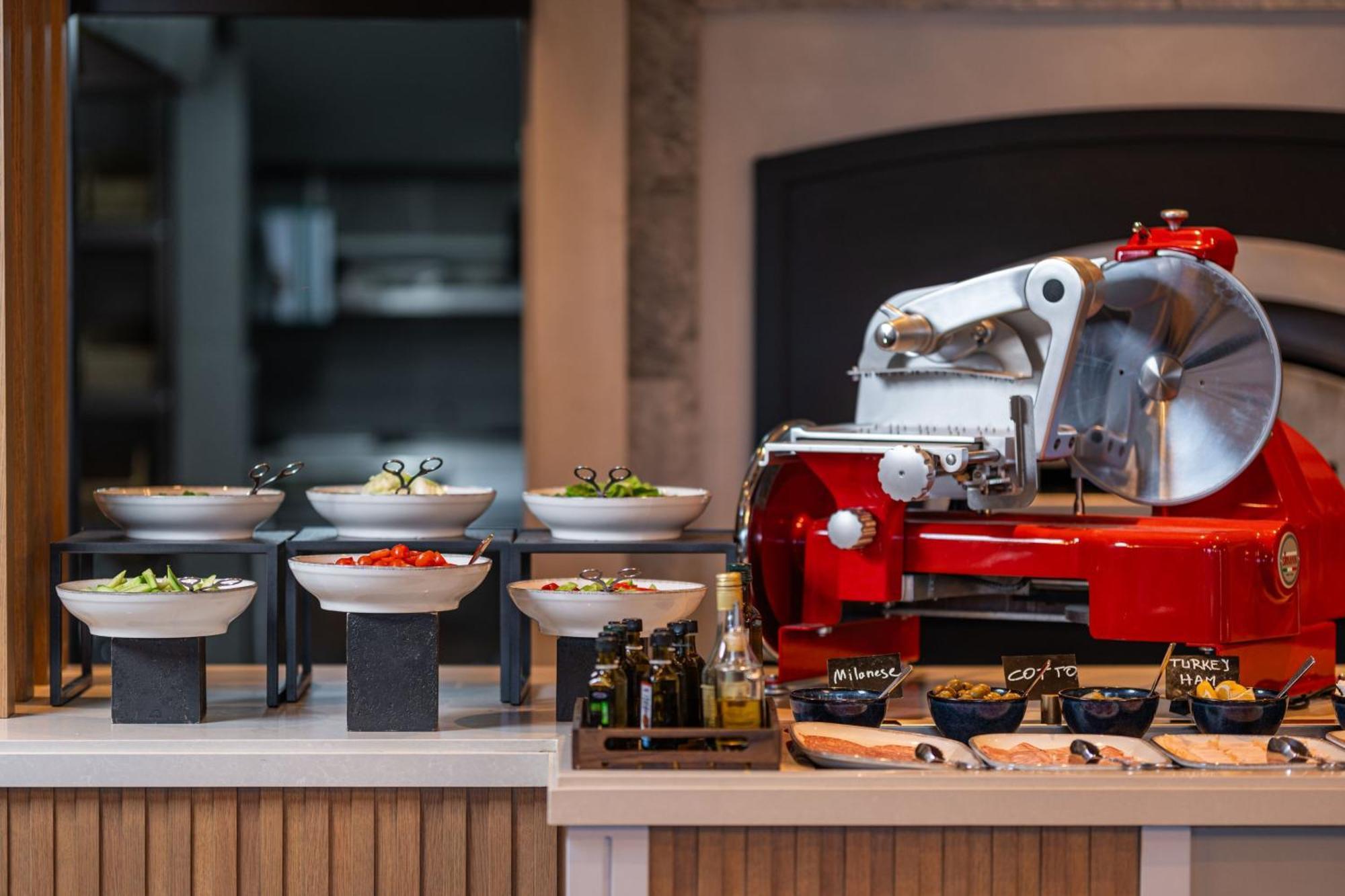 Tirana Marriott Hotel מראה חיצוני תמונה
